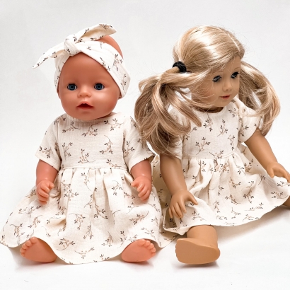 Sukienka muślinowa dla lalki Baby Born 43cm, gałązki na ecru