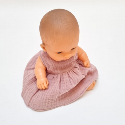 Sukienka dla lalki Miniland Baby 21 cm z różowego muślinu