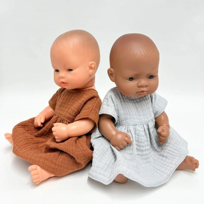 Sukienka muslinowa dla lalki Miniland 32 cm i Minikane 28 cm