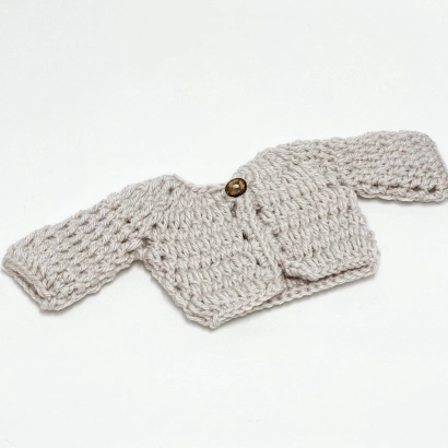 Sweterek naturalny z włóczki dla lalki  Miniland 32cm i Minikane 28 cm