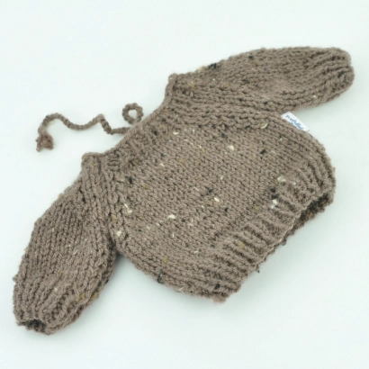 Brązowy sweter z wełny dla lalki miniland