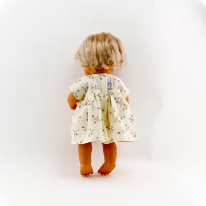 Sukienka dla lalek Miniland 38cm i Paola Reina, gałązki na waniliowym tle