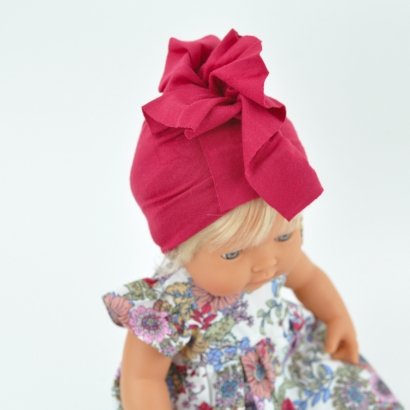 Sukienka w kolorowe kwiaty, turban dla lalki