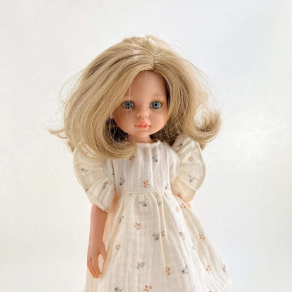 Waniliowa sukienka z falbanką w jagódki dla lalki Paola Reina Amigas 32 cm